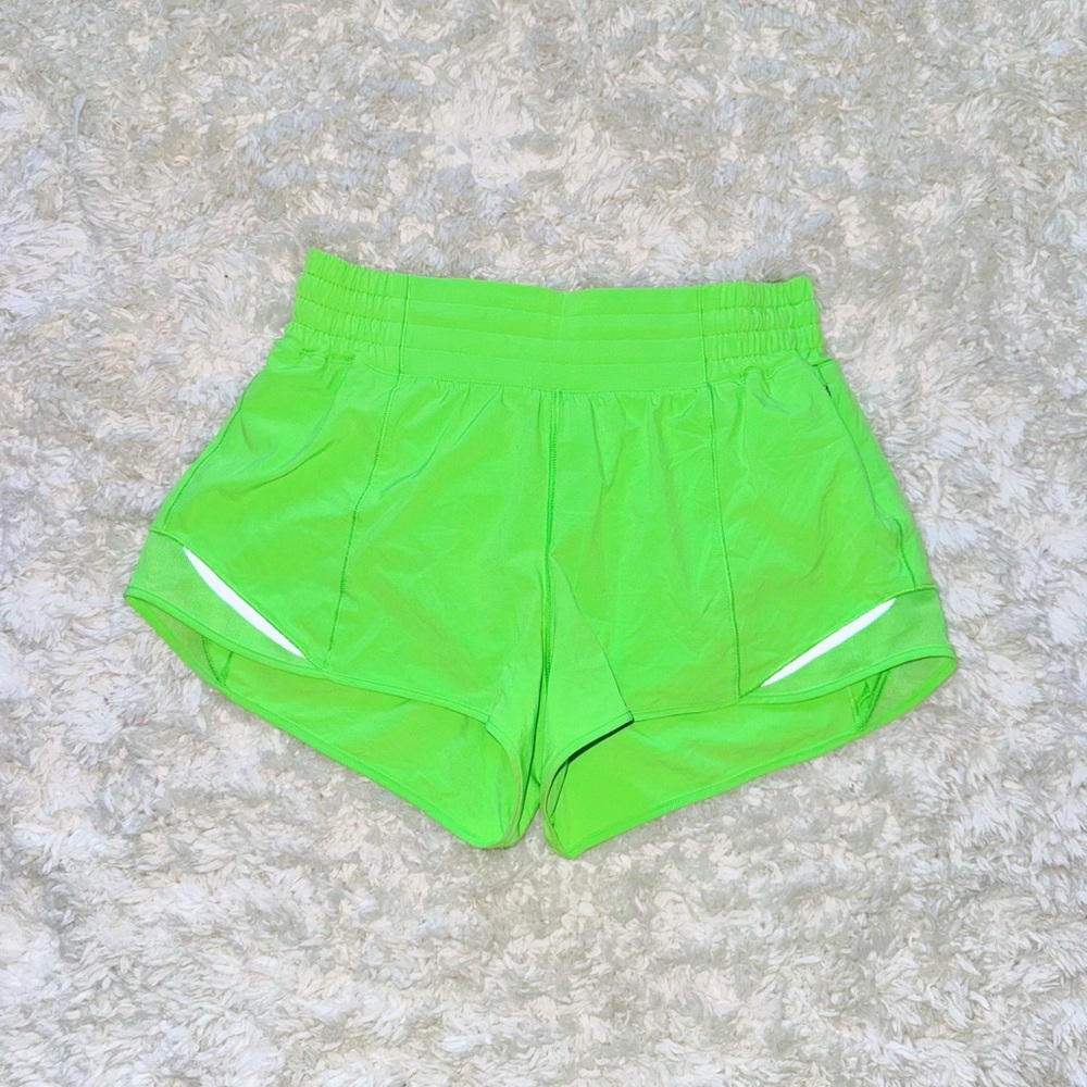 Scream Green Light High-Rise Hotty Hot Short 2.5” Lululemon